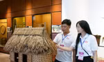 Đại biểu trẻ trải nghiệm nét đẹp văn hóa 54 dân tộc anh em