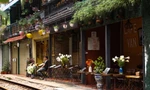 Phố cà phê đường tàu 'rục rịch' mở cửa trở lại 