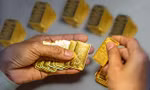 Giá vàng đi ngang, nhà đầu tư nên mua hay bán?