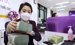 Lãi suất ngân hàng cao, người dân đi gửi tiền tăng vọt 