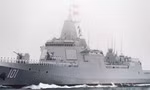 Một tàu khu trục Type 055 của Hải quân Trung Quốc. Ảnh của Artyom Ivanov/TASS/Getty Images