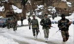 Binh sỹ Ấn Độ tuần tra tại một khu vực dọc theo biên giới với Trung Quốc