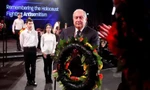 Tổng thống Armen Sarkissian lễ đặt vòng hoa tại Yad Vashem - Trung tâm Tưởng niệm Holocaust Thế giới, ở Jerusalem năm 2020.