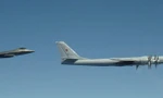 F-22 “hỏi thăm” Tu-95 trên bầu trời Alaska