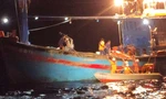 Thần tốc vượt sóng từ sáng tới khuya cứu ngư dân nguy kịch trên biển