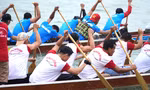 Người dân Đà Nẵng vây kín bờ sông xem đua thuyền gay cấn