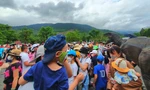 Du khách nô nức đến các điểm vui chơi ở Đà Nẵng, đông gấp 5-6 lần ngày thường