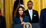 Quyết tâm học Luật lại gặp gỡ bà Hilary Clinton, Kim Kardashian muốn làm chính trị gia?