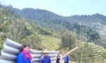 Tuổi trẻ Lào Cai cõng vật liệu, băng đèo dốc giúp người dân xóa nhà tạm
