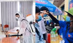 TP.HCM phát kính chắn cho thí sinh dự kỳ thi tốt nghiệp THPT, đội ngũ y tế luôn túc trực