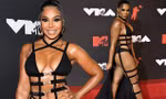 Nữ rapper Ashanti gây choáng váng với trang phục khoe da thịt 'nóng mắt'
