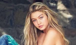 Gigi Hadid chụp ngực trần táo bạo