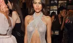 Amelia Hamlin nối gót Megan Fox, gây sốc khi mặc váy lưới lộ trọn vòng một ở sự kiện