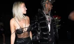 Bạn gái rapper gốc Việt Tyga lại khiến người nhìn 'đỏ mặt' với áo hở hang quá đà