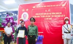 Truy tặng Huy hiệu Tuổi trẻ dũng cảm cho đại uý Lê Ánh Sáng và anh Phạm Ngọc Anh