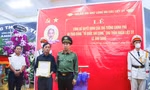 Truy tặng Huy hiệu Tuổi trẻ dũng cảm cho đại uý Lê Ánh Sáng và anh Phạm Ngọc Anh