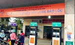 Cây xăng chỉ bán 30.000 đồng xăng cho mỗi xe máy