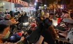 Đón giao thừa ở TPHCM, khách bị 'chém' 100.000 đồng/xe máy