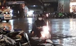 TPHCM bất ngờ mưa xối xả tối mùng 3 Tết 