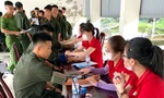 Gần 400 cán bộ chiến sĩ Trung đoàn Cảnh sát cơ động Bắc Trung Bộ hiến máu tình nguyện