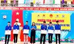 Tuyên dương nhóm nam sinh dầm mình trong mưa cứu người bị nước lũ cuốn trôi