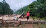 Lũ quét ập về trong đêm, nhiều nhà ở xã biên giới Nghệ An tan hoang
