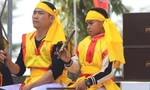 Cậu bé 9 tuổi đánh trống tế ở hội thi Đền Cả