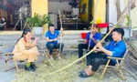 Thanh niên xứ Nghệ bán nước mía gây quỹ hưởng ứng phong trào 'Nhà tôi có bình chữa cháy'