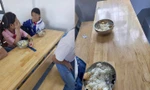 Xôn xao hình ảnh bữa ăn bán trú tại trường chỉ có cơm và đậu phụ