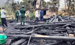 Căn nhà gỗ hàng trăm triệu bốc cháy dữ dội, thiêu rụi toàn bộ tài sản