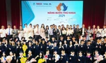 65 sinh viên xuất sắc về TP. HCM nhận học bổng ‘Nâng bước thủ khoa 2024’