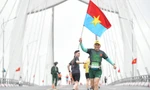 Tinh thần 'vượt nắng thắng mưa' trên đường chạy Tiền Phong Marathon