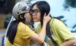 Hà Nội: Thí sinh áp lực thi ngày cuối, phụ huynh đứng ngồi không yên trước cổng trường