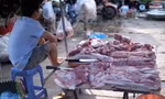 Giá thịt lợn tăng sốc, tiểu thương ế hàng vì sức mua yếu