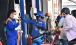 Ngày mai giá xăng dầu đồng loạt tăng?