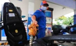 Xăng vượt 19.000 đồng/lít, giá dầu giảm