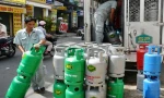 Giá gas tăng mạnh, gần 500.000 đồng/bình 12 kg