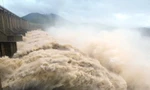 Thủy điện Hòa Bình và Sơn La đóng thêm 1 cửa xả lũ