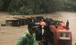 Mưa lớn làm nhiều nơi ở Phú Yên ngập lụt, 1 người bị nước cuốn mất tích