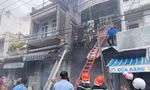 Bốn người chết trong ngôi nhà ba tầng bốc cháy ở Nha Trang