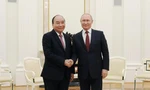Chủ tịch nước Nguyễn Xuân Phúc và Tổng thống Nga Vladimir Putin trong cuộc gặp ngày 30/11. (Ảnh: Sputnik)