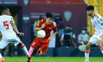 Minh Vương luôn nỗ lực hết mình mỗi giây phút có mặt trên sân. Ảnh: Hữu Phạm (từ UAE)
