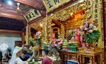 Người dân nườm nượp đến đền Quan Hoàng Bảy (Lào Cai) cầu tài lộc dịp tháng 7 Âm lịch