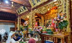 Người dân nườm nượp đến đền Quan Hoàng Bảy (Lào Cai) cầu tài lộc dịp tháng 7 Âm lịch