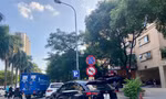 Hoang mang hàng loạt biển báo 'cấm đậu xe' và 'nơi đậu xe' đặt cạnh nhau