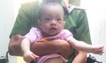 Cháu bé 8 tháng tuổi bị bỏ rơi bên vỉa hè giữa đêm khuya