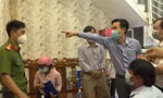 Ông H. chỉ tay vào mặt công an, hỏi “đồng chí công tác ở đội nào? Mày công tác ở đội nào?”.