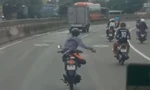 Người đàn ông 'diễn xiếc' cùng xe máy gây náo loạn trên Quốc lộ 1