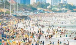 Du khách đến Vũng Tàu tăng gấp 3 lần, Bình Thuận 'cháy phòng'