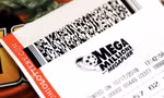 Một người phụ nữ trúng cùng lúc 2 tờ vé số Mega Millions trong 1 ngày